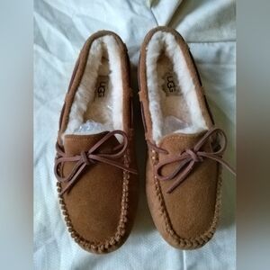 UGG light brown fussy comfort thick king slippers,  size  7